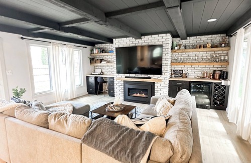 White Bear Lake Casa | Fully remodeled 3-bedroom house in charming White Bear Lake