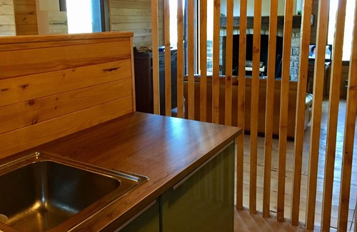 Mont Serein Chalet De Esquí | Chalet totalmente reformado con terraza y chimenea, piscina y acceso a tenis.