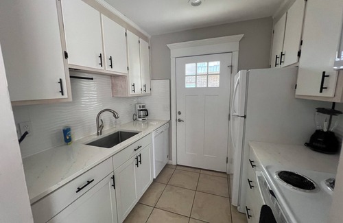 El Centro Beach Condominio | Fully Renovated, Steps from Beach with Gulf Views. Pet Friendly!