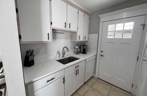 El Centro Beach Condominio | Fully Renovated, Steps from Beach with Gulf Views. Pet Friendly!
