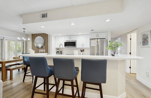 Amelia City Condominio | Fully-Renovated Stunning Modern Beach Condo w/ Pool on Amelia Island