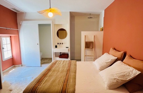 Fontvieille Otro | 18th century farmhouse completely renovated