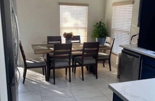 Lynwood Casa | Fully Renovated 2 Bedroom Gem
