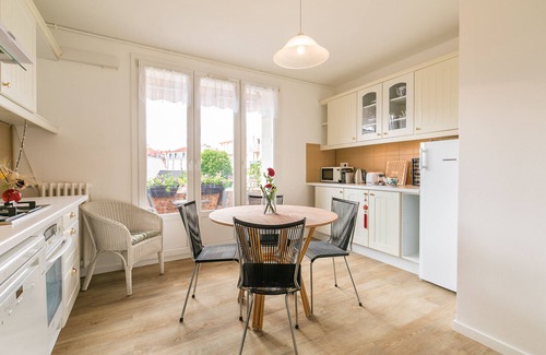 Faubourg Sud Apartamento | Fully Renovated 2 Bedroom Apartment +Sitting Room Sofa Bed 7mn Centre Ville