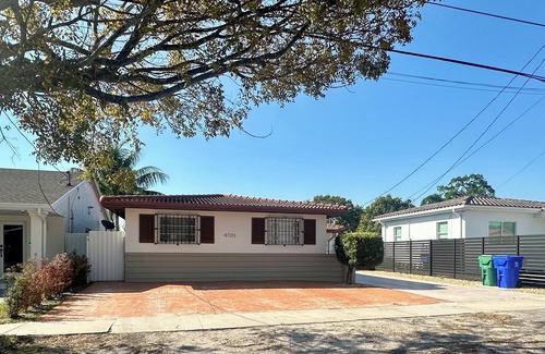 Flagami Casa | Fully renovated 2-bedroom house in Coral Gables with AC, WiFi