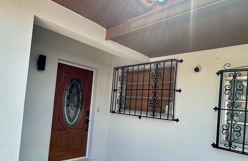 Flagami Casa | Fully renovated 2-bedroom house in Coral Gables with AC, WiFi