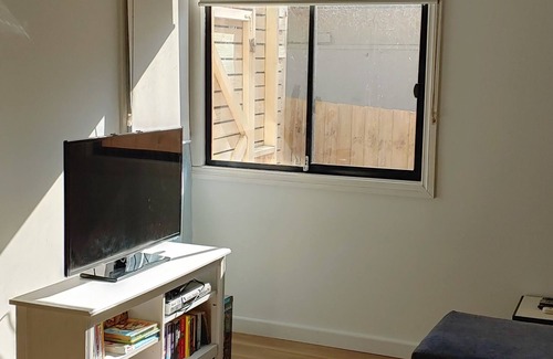 Frankston Casa | Fully Renovated 3 Bedroom House 500m From Hospital