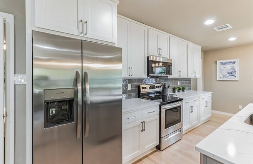 Central Arlington Casa | Fully Renovated 3 Bed/3Bath House 1 1/2 Blocks from AT&T Stadium
