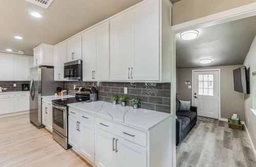Central Arlington Casa | Fully Renovated 3 Bed/3Bath House 1 1/2 Blocks from AT&T Stadium