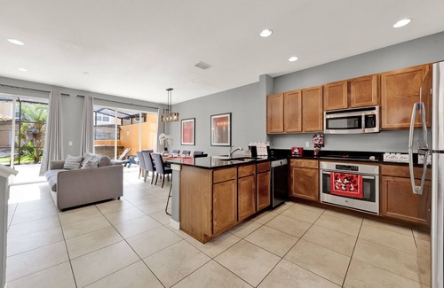 Kissimmee Casa | Fully Renovated 3 Bedroom Villa with Hot Tub in Kissimmee. 10 mins to Disney!