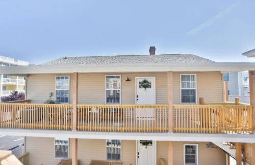 Wildwood Apartamento | Fully renovated 3Bdr apt 1.5 block from the beach