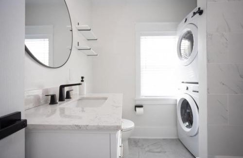 Wildwood Apartamento | Fully renovated 3Bdr apt 1.5 block from the beach