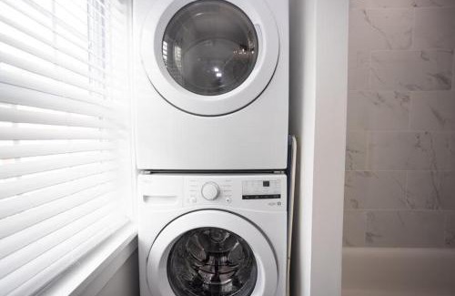 Wildwood Apartamento | Fully renovated 3Bdr apt 1.5 block from the beach