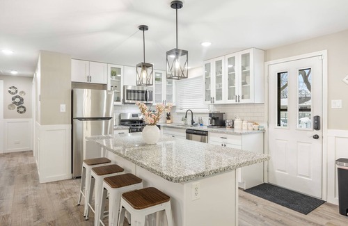 Wasco Casa | Fully Renovated 4 BR/2BA House. Great location! Close to restaurants and parks.
