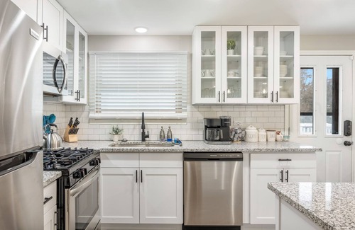 Wasco Casa | Fully Renovated 4 BR/2BA House. Great location! Close to restaurants and parks.