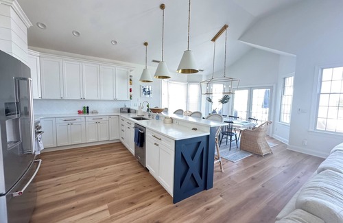 Stone Harbor Casa | Fully renovated 5 Bedroom home 4 blocks to town