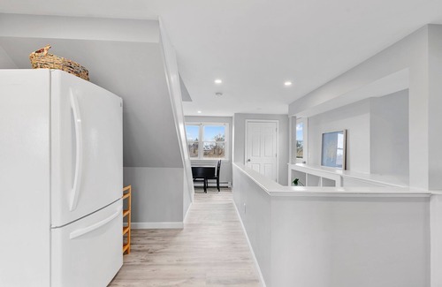Brant Rock Apartamento | FULLY RENOVATED apt w/water views and deck near beach& marina