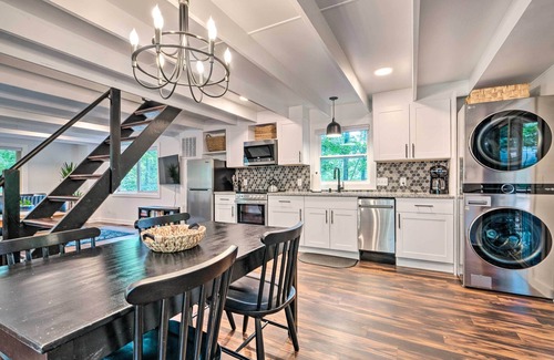 Broadway Cabina | Fully Renovated Broadway Cabin w/ Private Hot Tub!