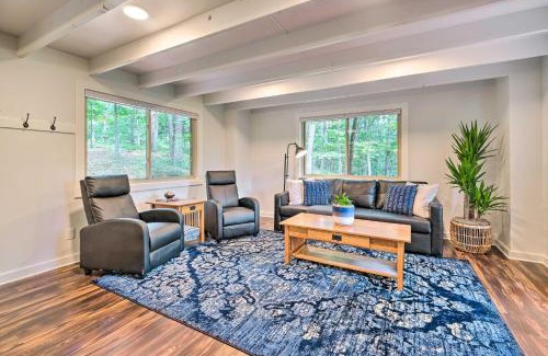 Broadway Casa | Fully Renovated Broadway Cabin with Private Hot Tub!