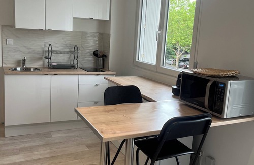 Livry-Gargan Apartamento | Fully renovated, comfortable 2-bedroom apartment near Paris.