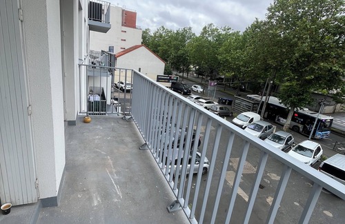 Livry-Gargan Apartamento | Fully renovated, comfortable 2-bedroom apartment near Paris.