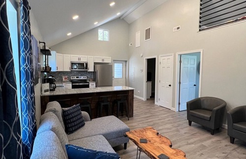Salem Cabaña | Fully Renovated Cottage - Minutes from Appalachian Trail & Carvins Cove