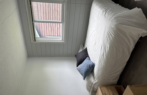 Port Elgin Cabina | Fully Renovated Cozy Cottage, 1 minute walk to beach, park, trails, & splash pad