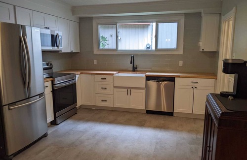 Collingwood Casa | Fully renovated detached family home in the heart of Downtown Collingwood!