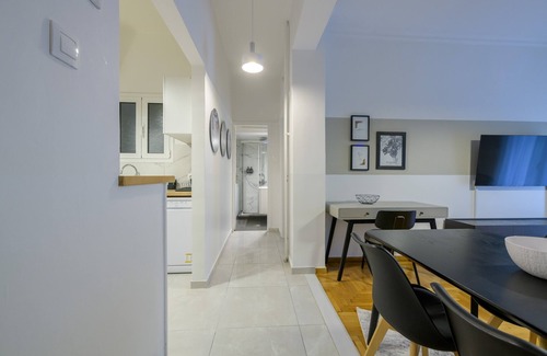 Kinosargous Apartamento | Fully Renovated Flat in Prime Athens Location