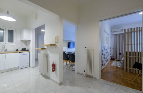 Kinosargous Apartamento | Fully Renovated Flat in Prime Athens Location