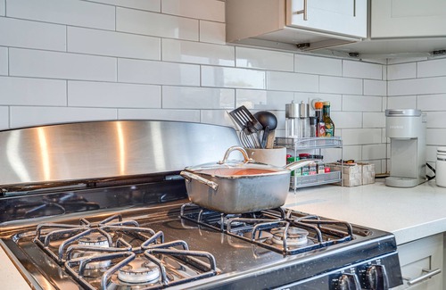Oakland Apartamento | Fully Renovated Oakland Retreat: 4 Mi to Downtown!