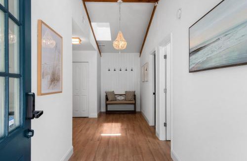 Myrtle Beach Casa | Fully Renovated Pool Home 2 min to beach!