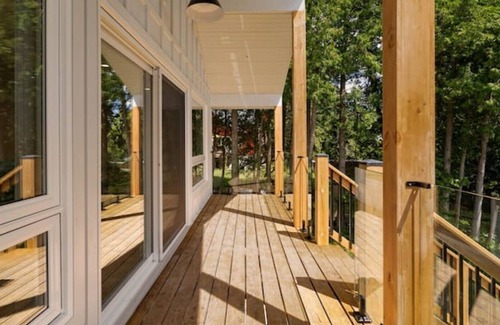 Oro-Medonte Cabina | Fully Renovated Waterfront Cottage on Lake Simcoe 1 hr from the GTA