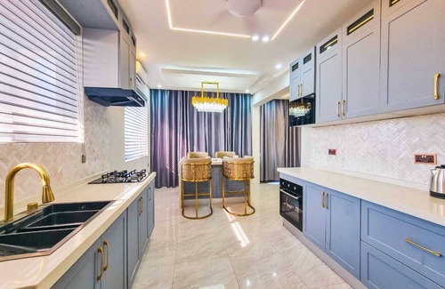 Sekondi-Takoradi Apartamento | Fully-service modern lux 2-bedroom apartment with rooftop swimming pool and bar