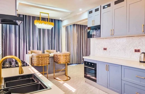 Sekondi-Takoradi Apartamento | Fully-service modern lux 2-bedroom apartment with rooftop swimming pool and bar