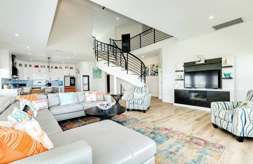 Galveston Casa | Fully Updated Beachfront Home! Dog Friendly, Designed for Relaxation & Comfort