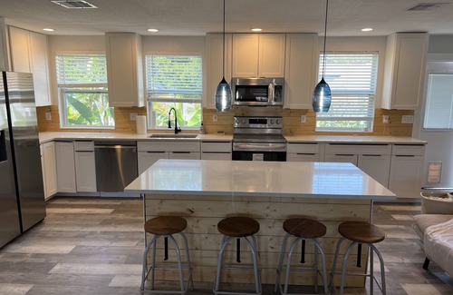 Disston Heights Casa | Fully updated Northside St Pete home only 10 minutes from Beach or Downtown !