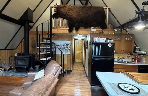 Rapid City Cabina | Fun 3-bedroom cabin Close to Keystone, Hill City, Rushmore, Pactola & ATV Trails