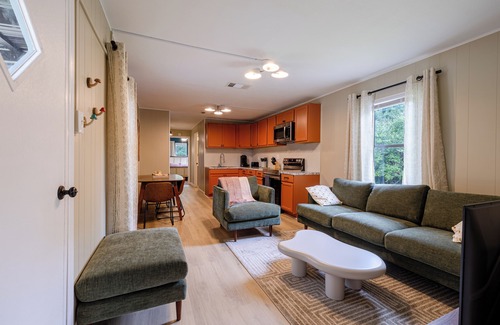 Somerville Casa | Fun 3-bedroom Fully Fenced Lake Getaway- Awesome Outdoor Space!
