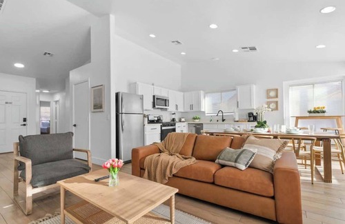 North Las Vegas Casa | Fun 6-Bedroom Getaway with Pool,Pool Table & more!