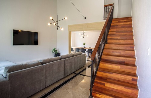 La Palma Casa | Fun and Central SoCal Home with WiFi, AC