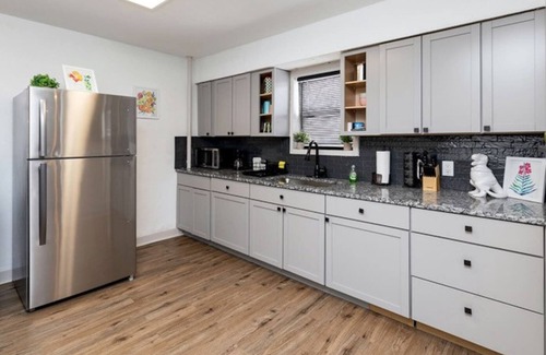 Des Moines Casa | Fun Backyard ~Close to Downtown~Pet Friendly~4BDRM