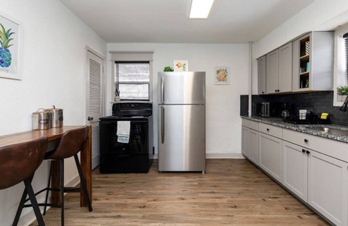 Des Moines Casa | Fun Backyard ~Close to Downtown~Pet Friendly~4BDRM