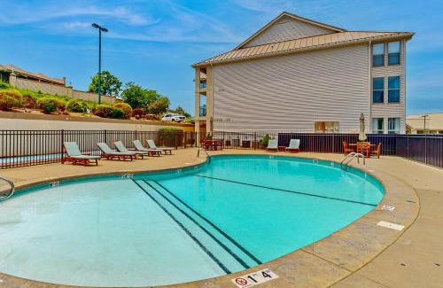 Hollister Apartamento | Fun Canvas and Cove Condo