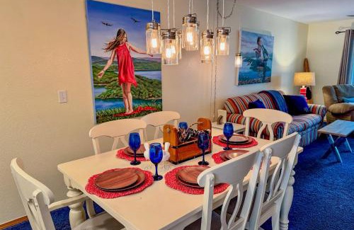 Hollister Apartamento | Fun Canvas and Cove Condo