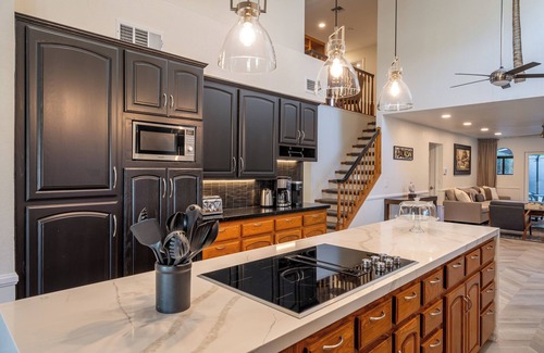 Palm Desert Casa | Fun & Comfy Retreat-7BR,sleeps 16+, Pool, Spa, BBQ, Pickleball,Game Room & More.