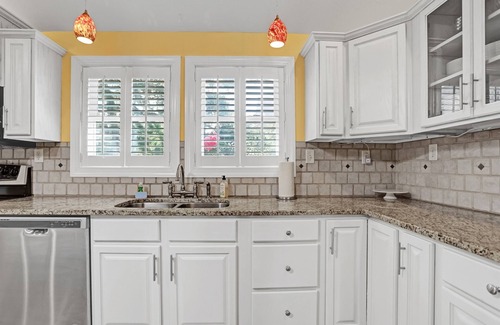 Savannah Casa | Fun Family Friendly, 4bd/3.5ba, Near Tybee & Savannah, Game Room, Sleeps 10