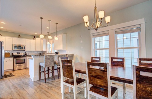 Bermuda Bay Casa | Fun Family Getaway | Pool, Playground & Beach Close