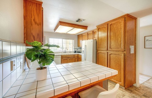 Bakersfield Casa | Fun-Filled Backyard: Bakersfield Family Haven!