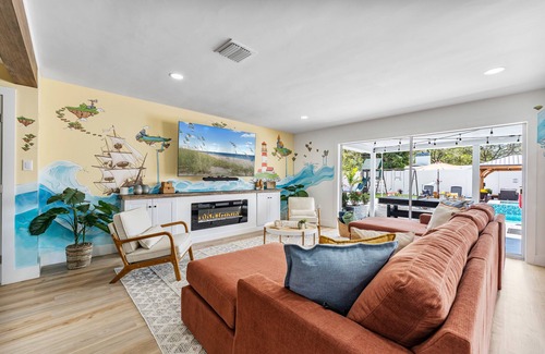 Bradenton Casa | Fun-Filled Family Oasis with Pickleball, SPA, HTD Pool, Fire Pit near AMI